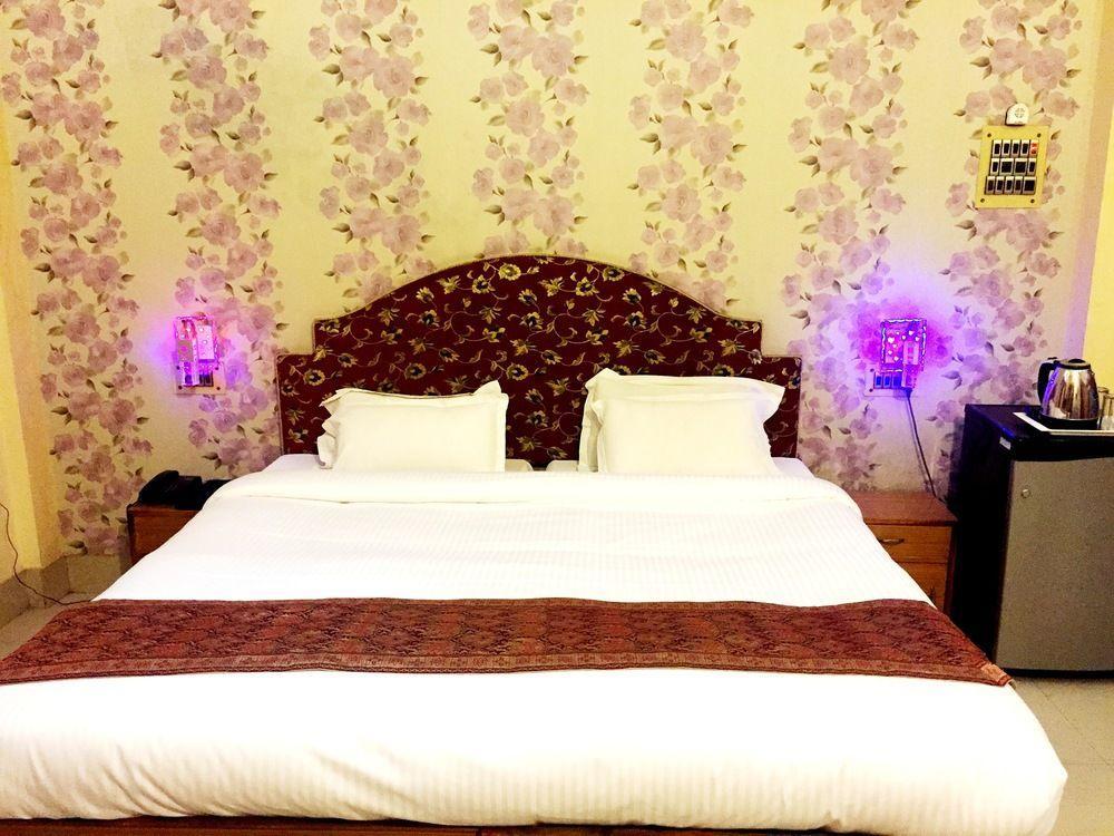 Treebo Trend Gupta Inn バラナシ エクステリア 写真